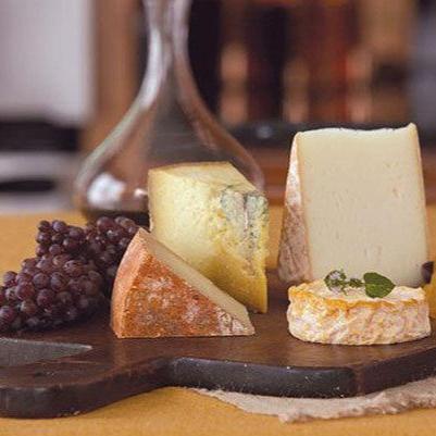 Artisanal cheese gift basket - Best of Paris Collection